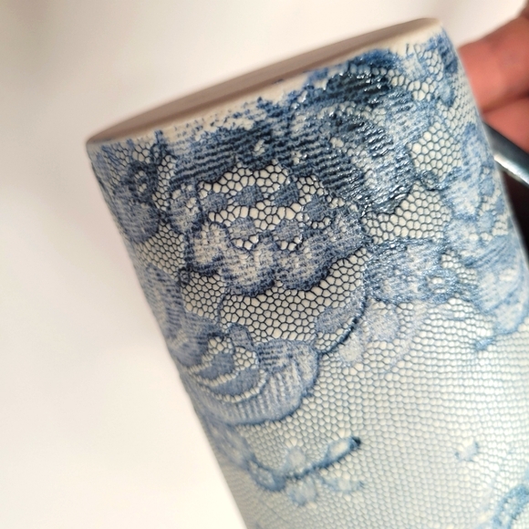 Handmade ceramic mug with teal floral lace print - Picture 7 of 10